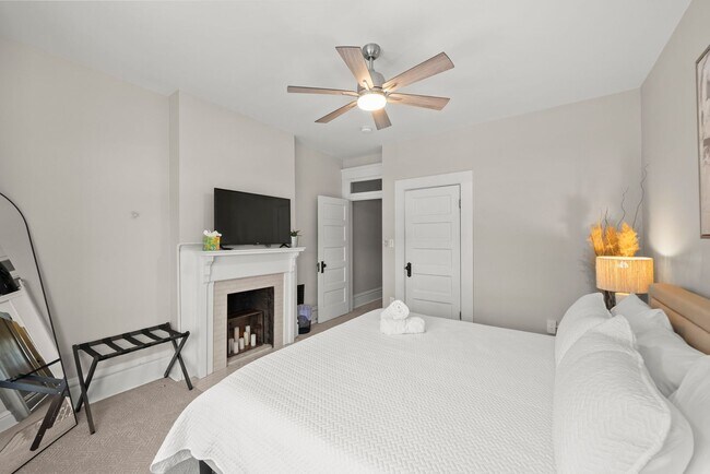 Building Photo - Fully Furnished Luxury Condo in Olde Towne East