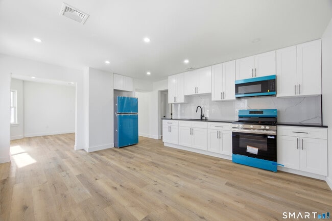 Building Photo - 145 Crystal Ave