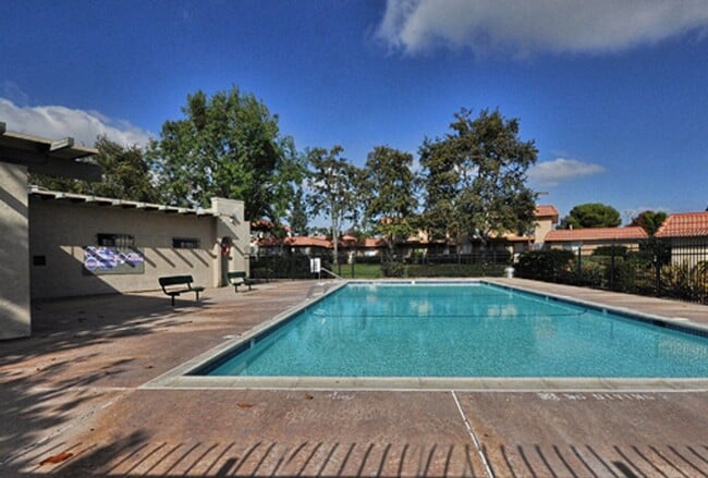 Building Photo - Charming 2BR Condo with Nice Patio and 1 Car Garage!!!