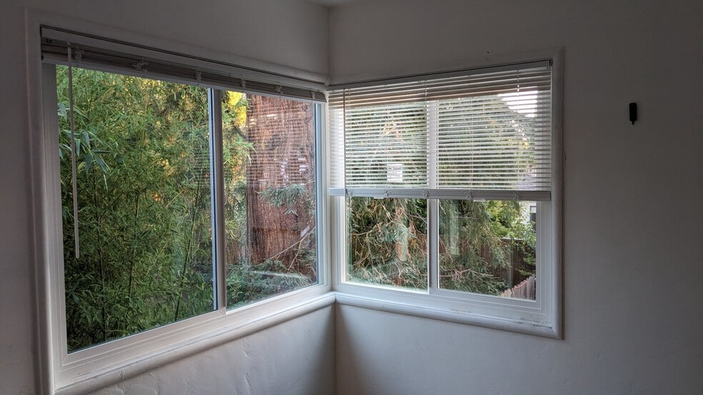 Building Photo - 2096 Yale St