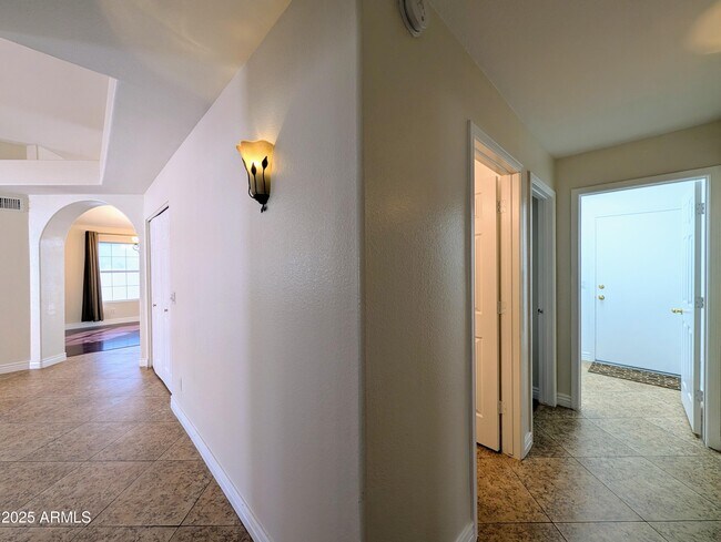 Building Photo - 5232 W Tonto Rd