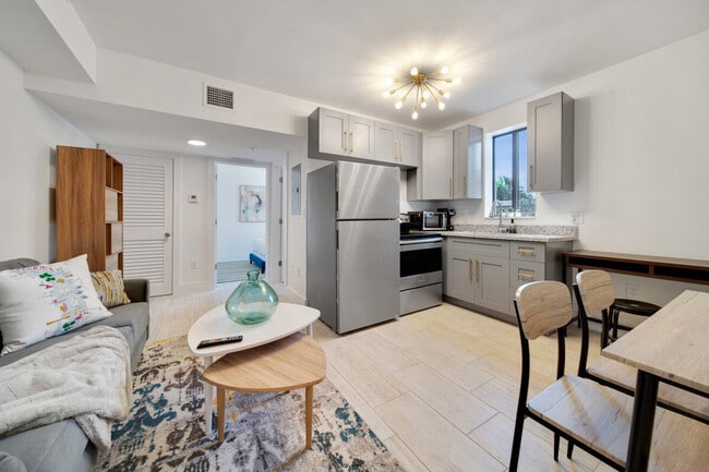 Building Photo - 1302 SW 22nd Ave