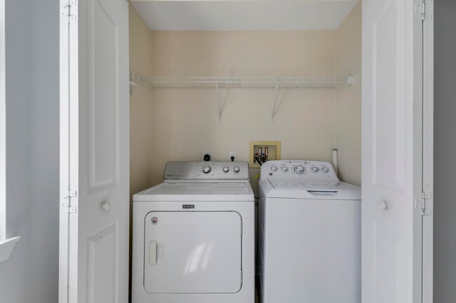 Building Photo - 4302 Myrtlewood Cir W