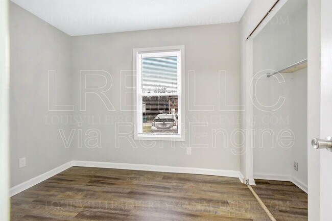 Building Photo - 419 Wood Creek Dr