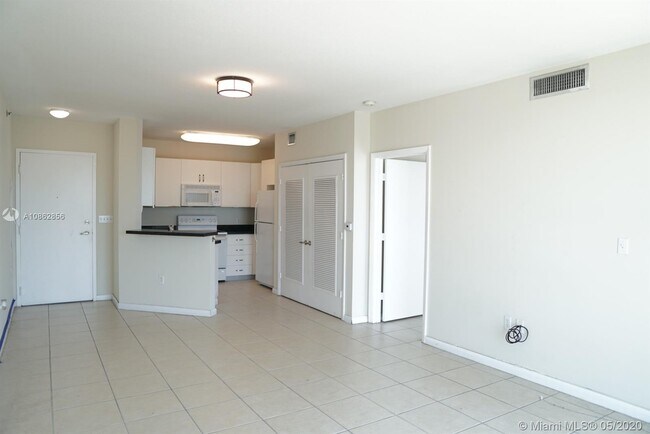 Building Photo - 1401 SW 22nd St