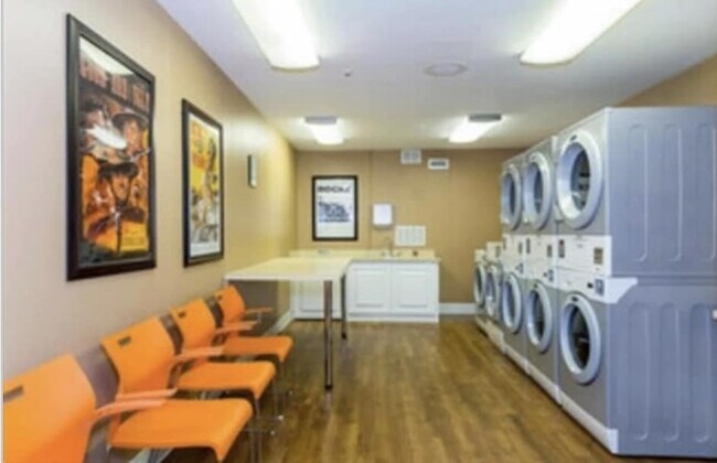 Building Photo - 2 Stonehill Dr