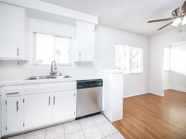 Building Photo - Modern 1-Bedroom Apartment in Prime Sherman Oaks