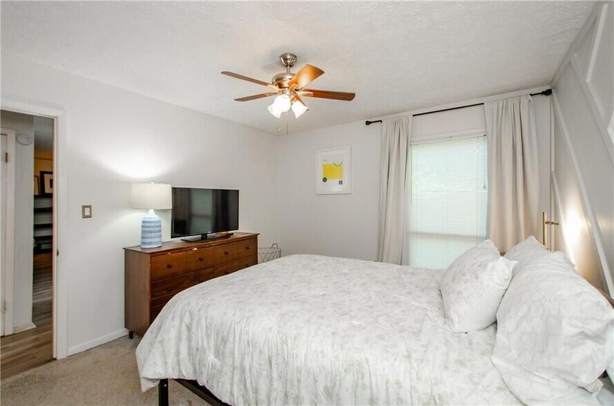 Building Photo - 5157 Roswell Rd