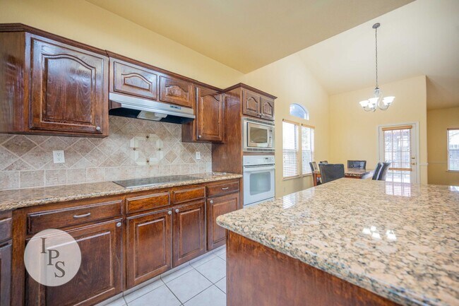 Building Photo - SOLAR!!!!  Fresno NorthEast Home, 4BR/2.75...