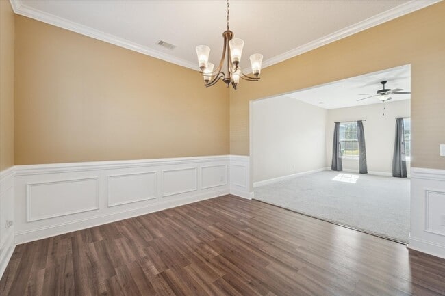 Building Photo - MOVE-IN READY! (Pet Friendly)