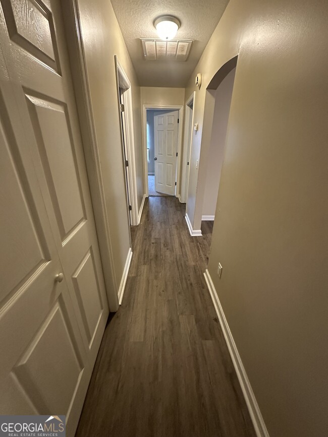 Building Photo - 104 St Helena Ct