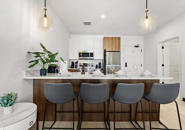 Building Photo - 600 Broadway-SI ID1240271P