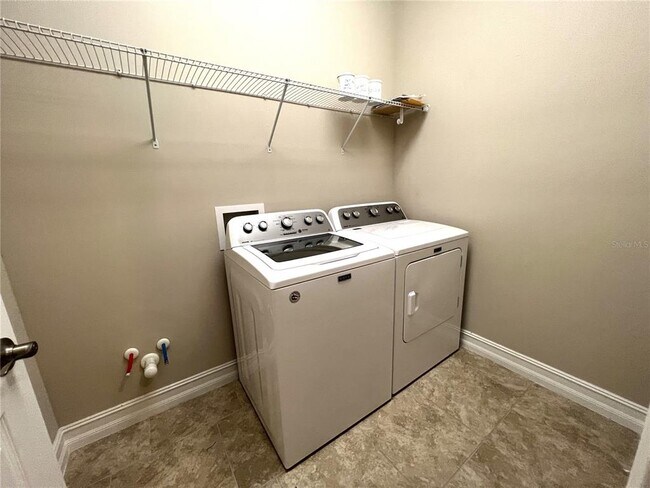 Building Photo - 120 Ventosa Pl