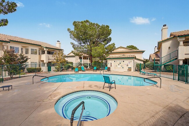 Building Photo - 2 Bedroom Condo just off Summerlin Pkwy w/ views of pool