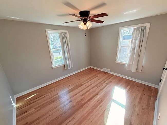 Building Photo - This spacious four-bedroom, two-bathroom