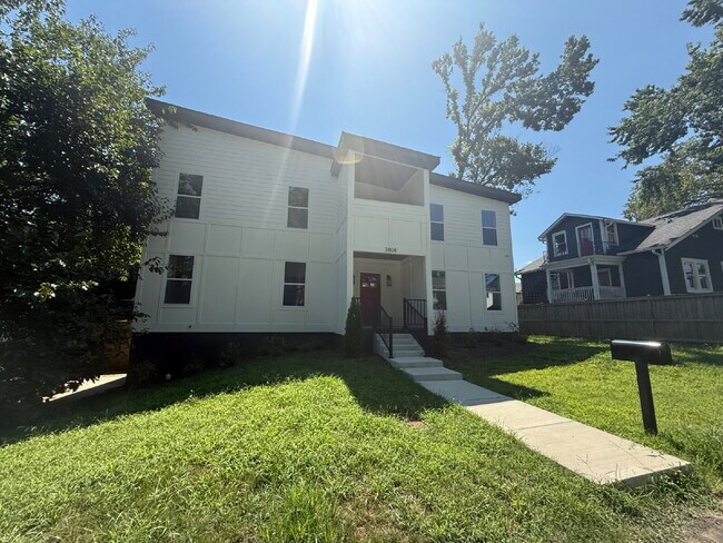 Building Photo - "Spacious 3-Bed, 3.5-Bath in the heart of East Nash