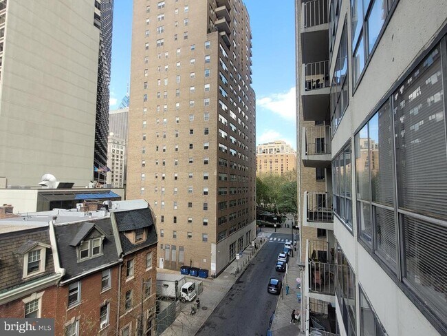 Building Photo - 224-30 W Rittenhouse Square
