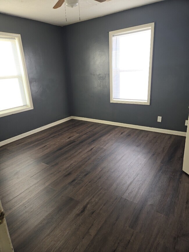 Building Photo - 1332 N Erie St