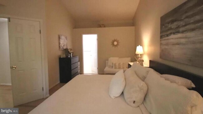 Building Photo - 11120 Lake Breeze Dr