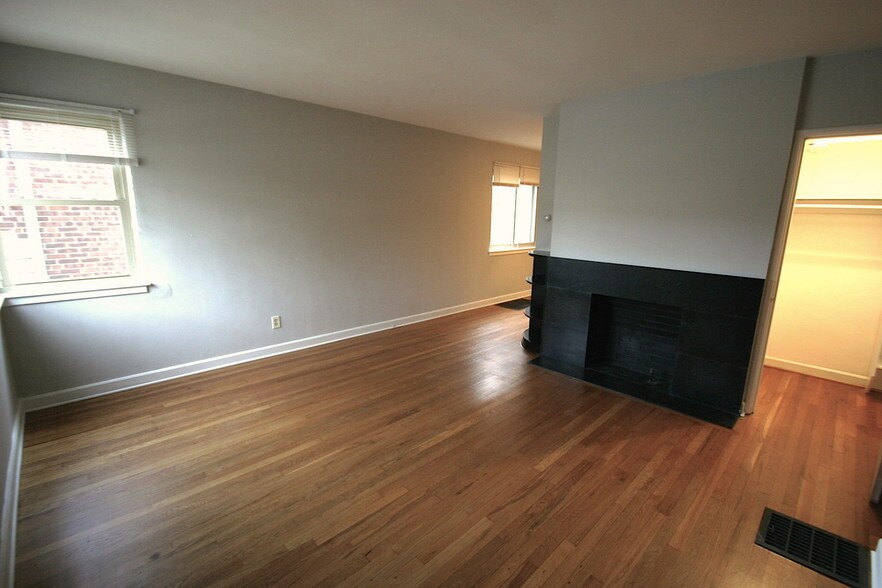 Living Room - 1445 W 6th Ave