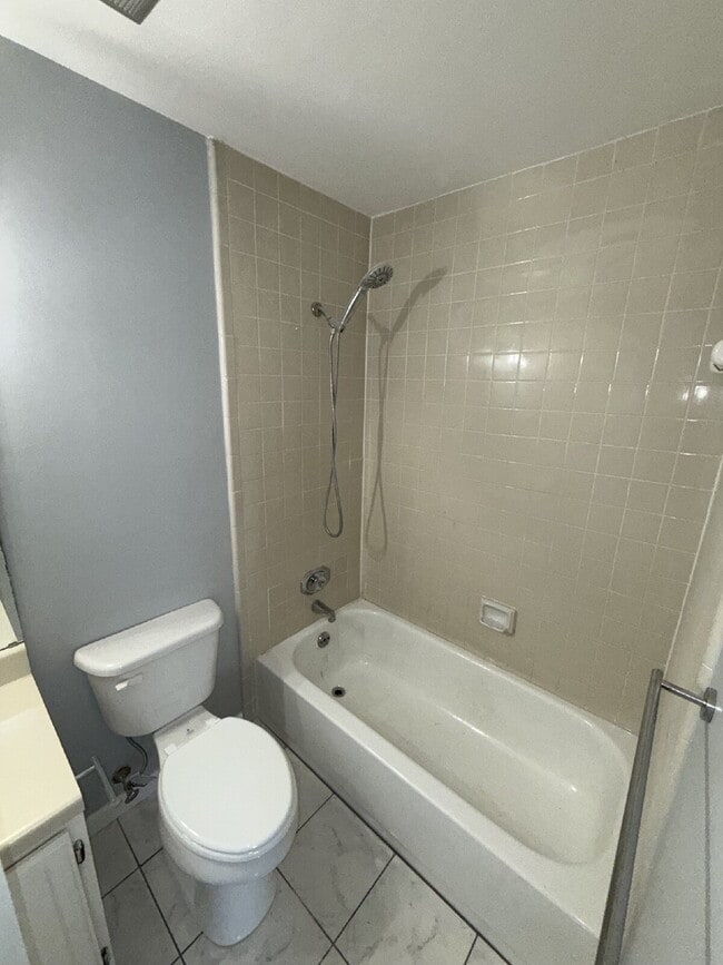 Building Photo - Just minutes from the University of South Alabama, this updated condo features fresh paint, lamin...