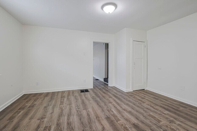 Building Photo - 1997-1999 W Broad St