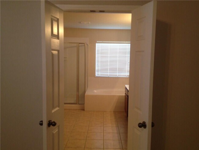 Building Photo - 4105 Meadow Bluff Way