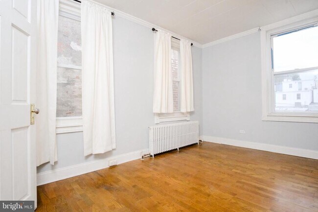 Building Photo - 3030 Edgemont St