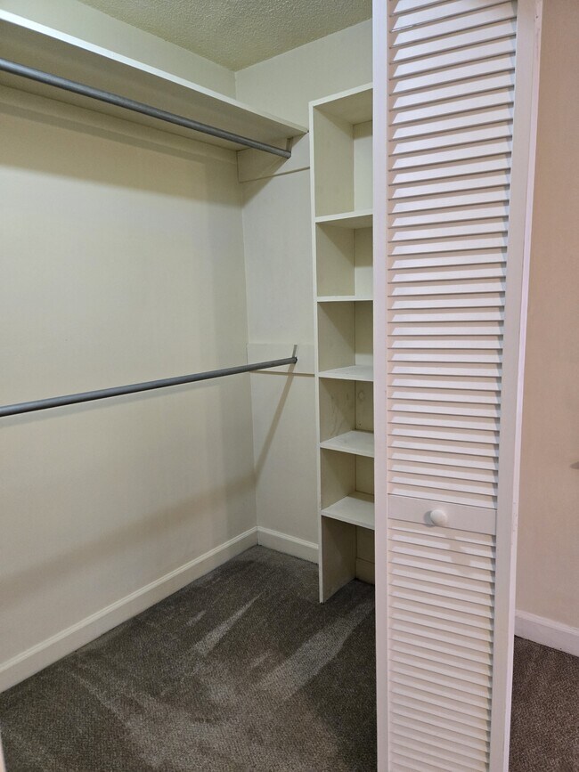 Building Photo - 9 Brookspring Cir