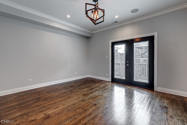 Building Photo - 1313 E Hyde Park Blvd