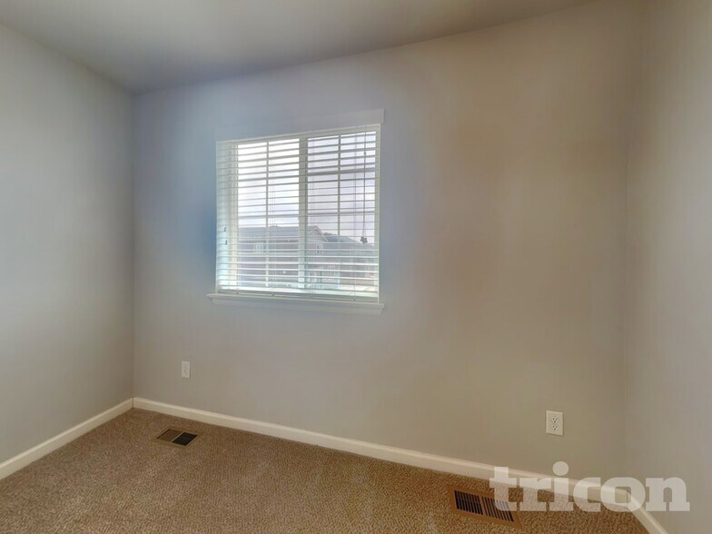 Building Photo - 19760 E 61st Dr