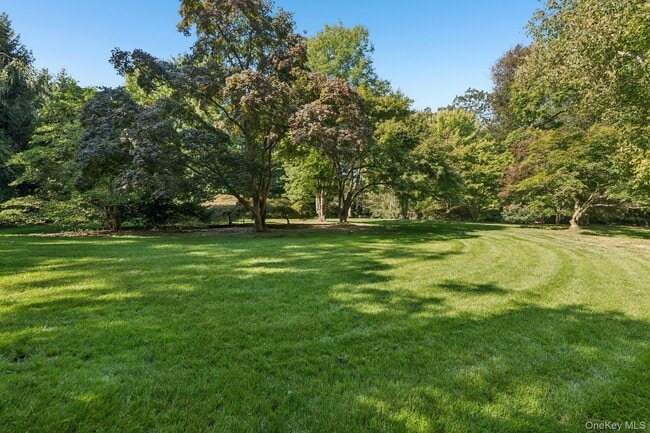 Building Photo - 18 Heights Rd