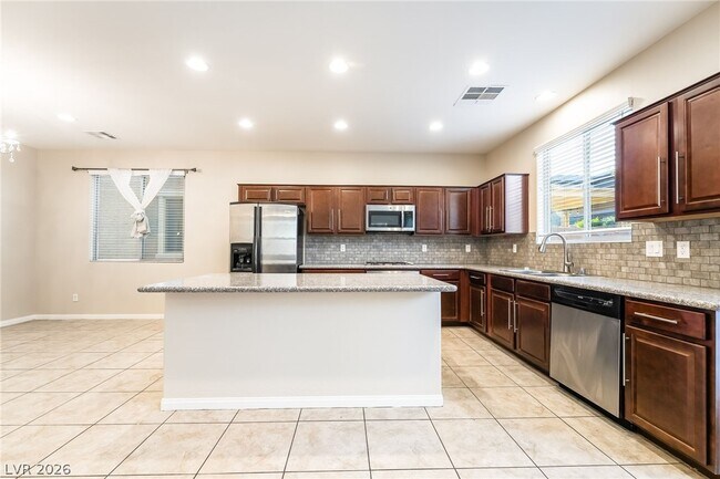 Building Photo - 121 Pictor Ave