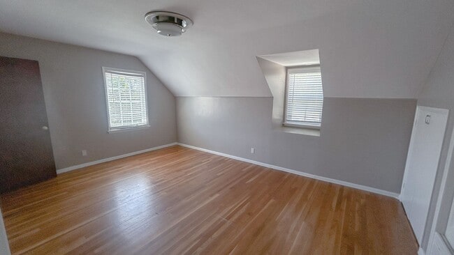 Building Photo - For rent! This charming 4-bedroom, 3-bathr...