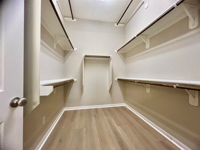 Building Photo - 2554 Granberry Pt