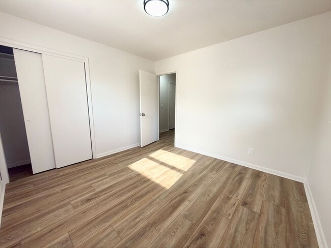 Building Photo - Newly Renovated Move-In Ready 3 Bed, 3 Bath Home!
