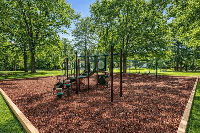 Building Photo - Emerald Pointe