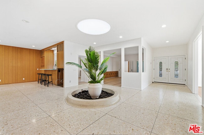 Building Photo - 8900 Alto Cedro Dr