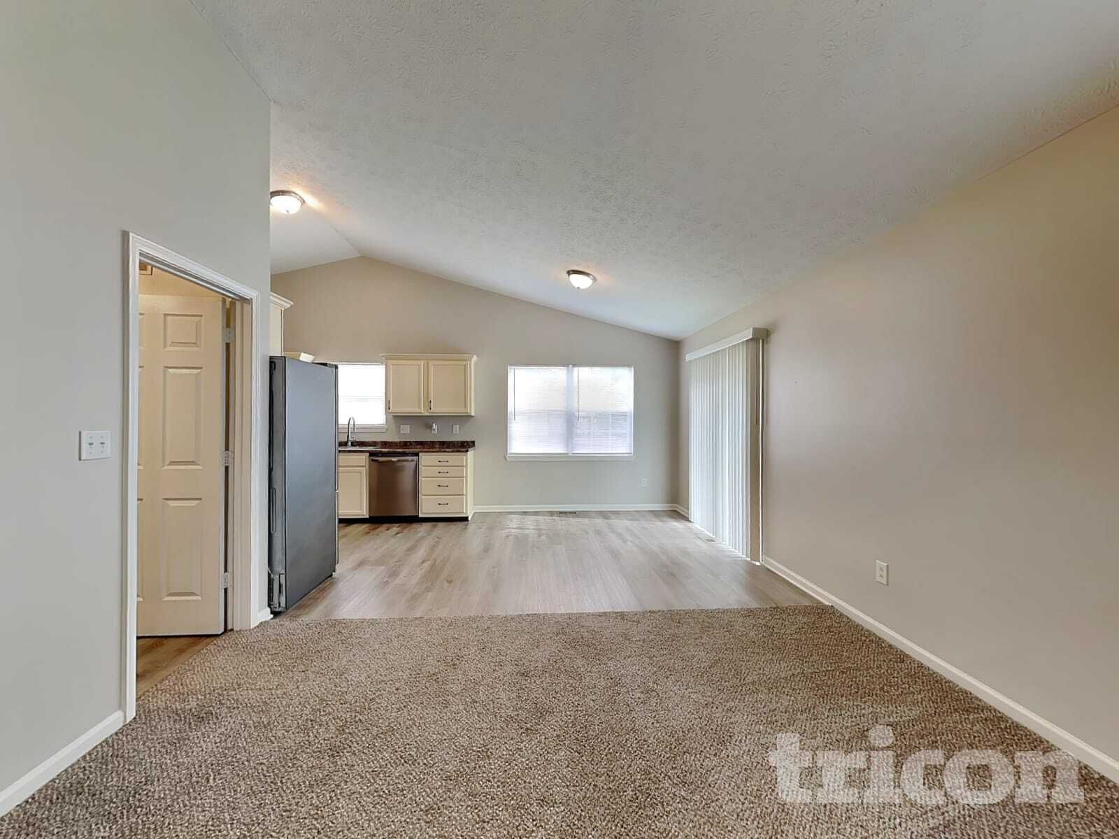 Building Photo - 1690 Fountain Lk Dr E