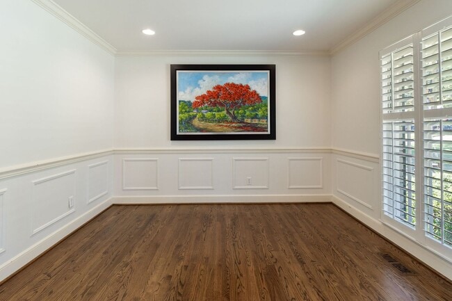 Building Photo - Mountain Brook Living: 3BR Main, Hardwoods...