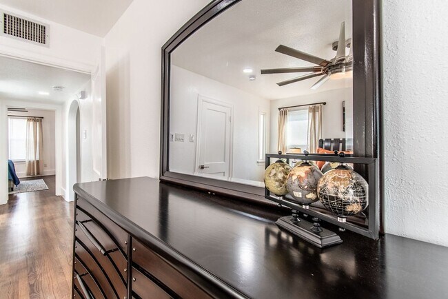 Building Photo - Ready for move in