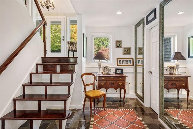 Building Photo - 140 Connection St