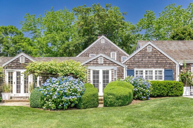 Building Photo - 265 Mecox Road