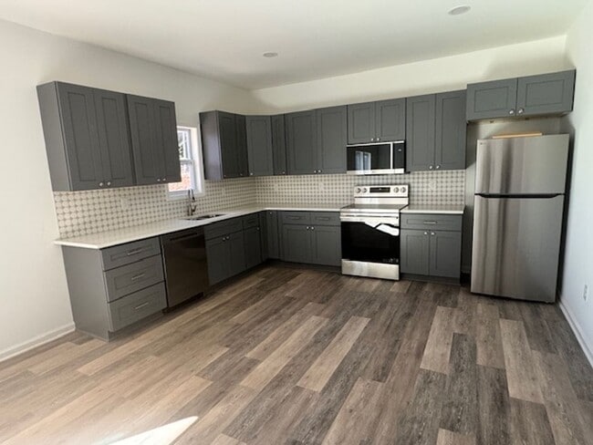 Building Photo - 20 Sanford Ave