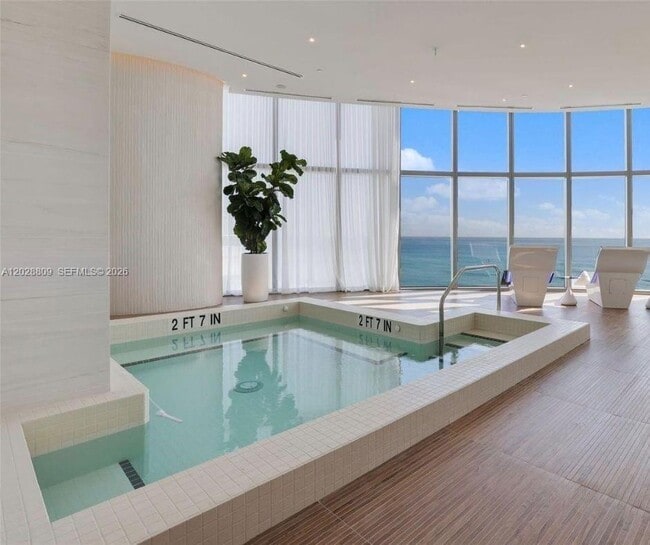 Building Photo - 15701 Collins Ave