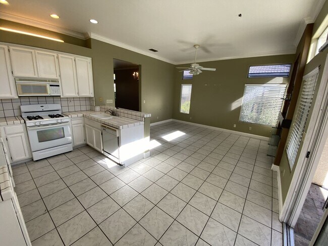 Building Photo - Charming Single-Story Home in Tracy — Across from the Park!