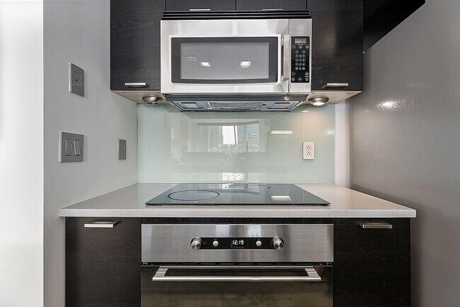 Building Photo - 20 2nd St