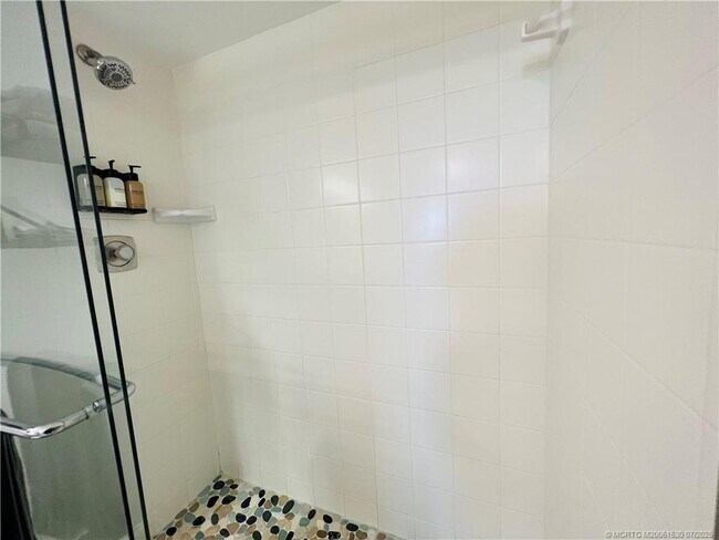 Building Photo - 10102 S Ocean Dr