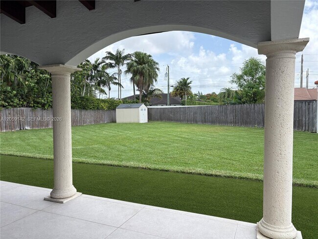Building Photo - 6610 SW 104th Ct