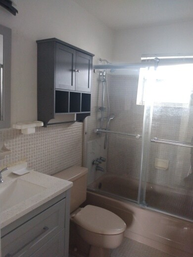 Building Photo - 2498 SW 17th Ave